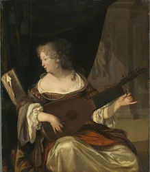 Femme accordant un théorbe